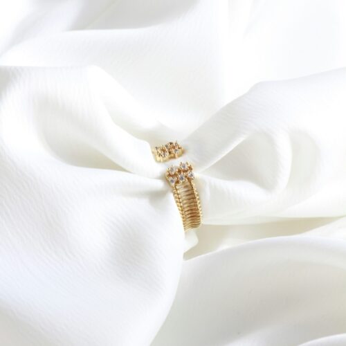 Bagues femme élégantes en acier inoxydable et matières raffinées, designs modernes et intemporels.