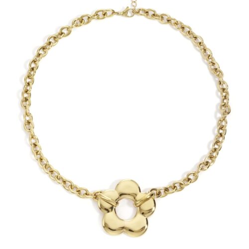 Collier doré en acier inoxydable avec pendentif fleur central, chaîne épaisse et finition brillante, porté seul sur fond clair